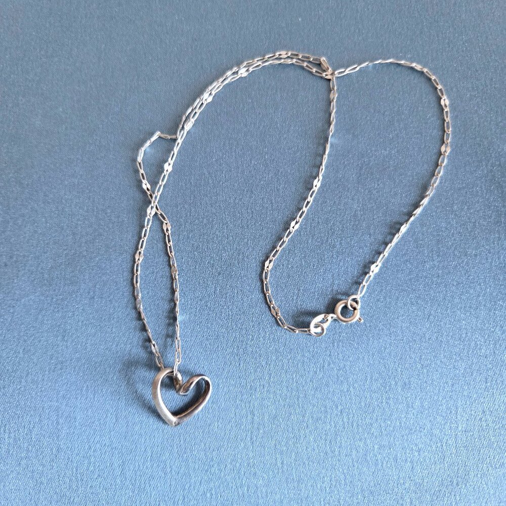 Sterling silver heart pendant - Picture 3 of 6